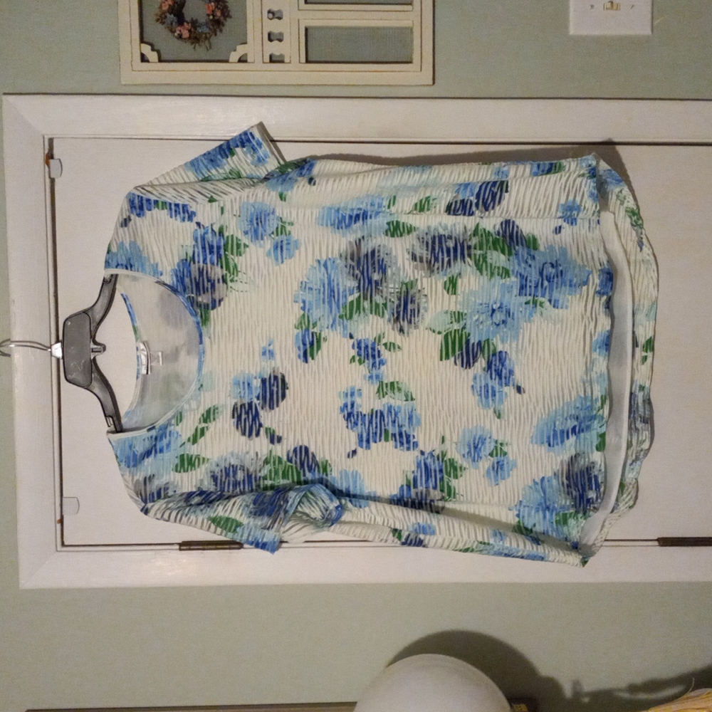 Short sleeve top